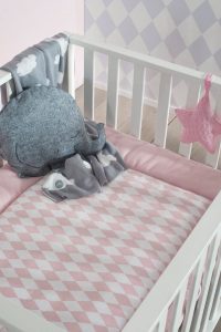 łóżeczko dla niemowlaka